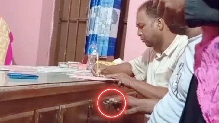 বিএনপি ও আওয়ামী লীগ নেতার যোগসাজশে ভিজিডি চাল বিতরণে ঘুষ গ্রহণ