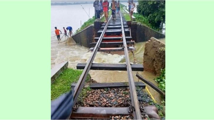 বন্যায় ব্রিজ ভেঙে নেত্রকোনা-ঢাকা রেল যোগাযোগ বন্ধ
