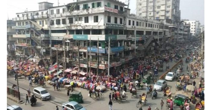 চাঁদাবাজ চক্রের কবলে মিরপুর ফুটপাতের হকাররা