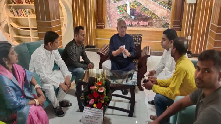 চিন্ময় কৃষ্ণদাসের মুক্তি সহ ৮ দফা দাবিতে উপদেষ্টাকে স্মারকলিপি