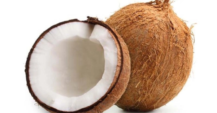 ওজন কমাতে যে কারণে নারিকেল খাবেন