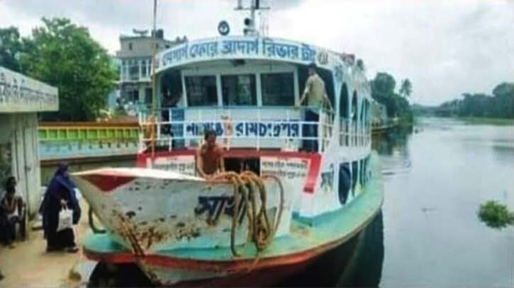 শতবর্ষ ধরে  লঞ্চে কুমিল্লা থেকে ঢাকায় যাতায়াত