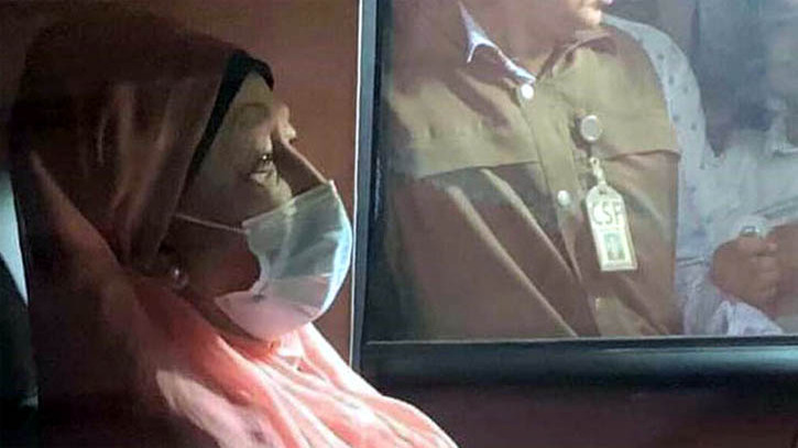 মার্কিন দূতাবাসে গিয়ে ‘বায়োমেট্রিক ফিঙ্গার প্রিন্ট’ দিলেন খালেদা জিয়া