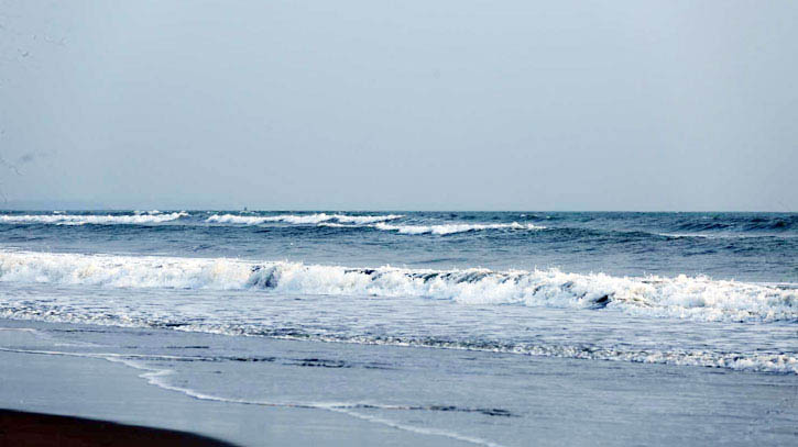ঈদের ছুটিতে কক্সবাজারে পর্যটকের ঢল 