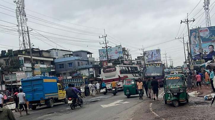 চট্টগ্রাম-কক্সবাজার মহাসড়কে যান চলাচল স্বাভাবিক হয়েছে