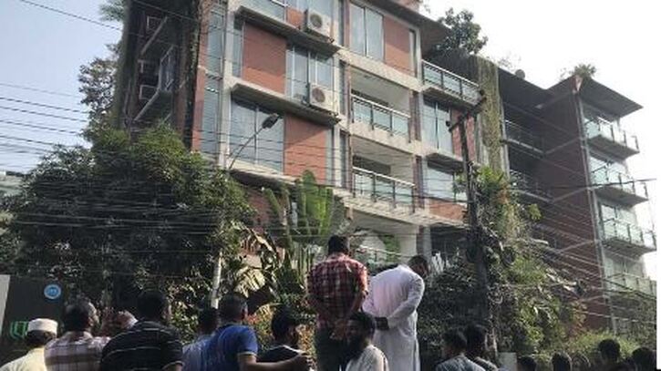 চট্টগ্রামে ডাকাতির খবরে বাড়ি ঘিরে অভিযান, আটক ২