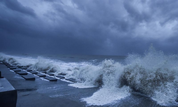 ভারতের ওড়িশায় আঘাত হেনেছে ঘূর্ণিঘঝড় ‘যশ’