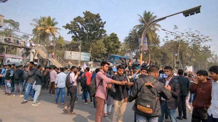 ঢাকা সেন্ট্রাল ইউনিভার্সিটি: অধ্যাদেশের দাবিতে ফের সড়কে সাত কলেজ