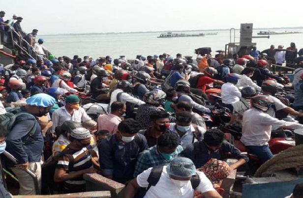 ঈদে বাড়ি ফেরা মানুষের ভীড় মহাসড়ক ও নৌঘাটে