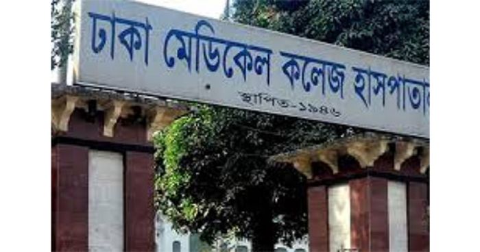 যাত্রাবাড়ীতে বাসায় ঢুকে মা-মেয়েসহ তিনজনকে কোপাল দুর্বৃত্ত