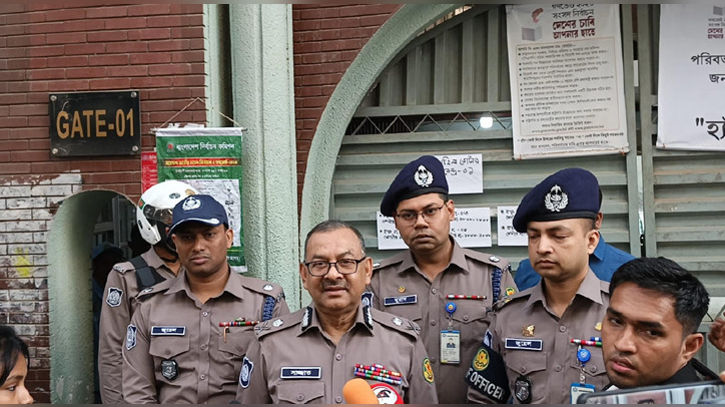 চমৎকার ভোট হচ্ছে, কোনো শঙ্কা নেই: ডিএমপি কমিশনার