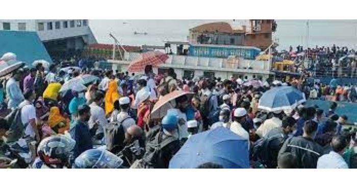 শিমুলিয়া ফেরিঘাটে ঘরমুখী মানুষের ভিড়