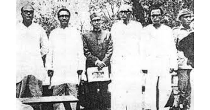 `৭১ এর এই দিনে অস্থায়ী সরকারের শপথগ্রহণ