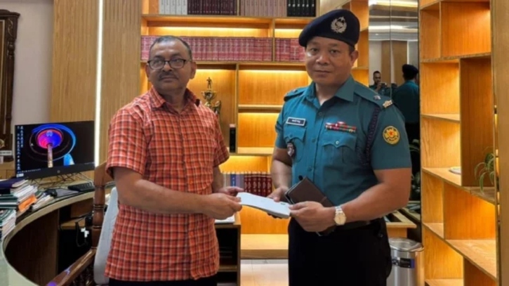 `মব` ঠেকিয়ে পুরস্কৃত ধানমন্ডি থানার ওসি