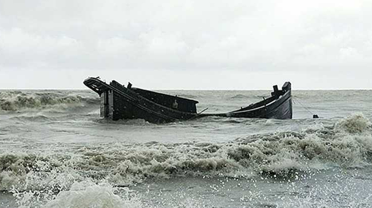 বৈরী আবহাওয়ার কারণে হাতিয়া দ্বীপে নৌ-যোগাযোগ বন্ধ ঘোষণা