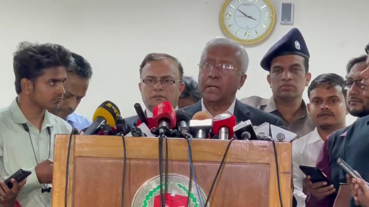 আইনশৃঙ্খলা পরিস্থিতি নিয়ে উদ্বেগ ‘দেখছে না’ ইসি