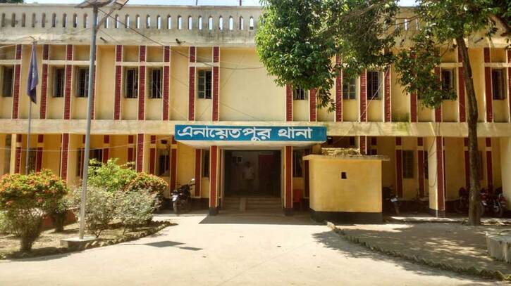 সিরাজগঞ্জের এনায়েতপুরে ১৩ পুলিশকে পিটিয়ে হত্যা