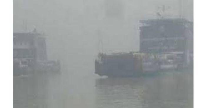 পাটুরিয়া-দৌলতদিয়া নৌপথে ফেরি চলাচল বন্ধ