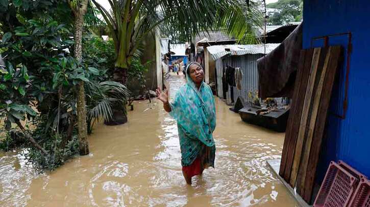 বৃষ্টি কমায় বন্যার উন্নতি, সচল হচ্ছে মোবাইল নেটওয়ার্ক