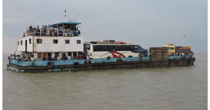 ৩ ঘন্টা পর পাটুরিয়া-দৌলতদিয়া ফেরি চলাচল স্বাভাবিক