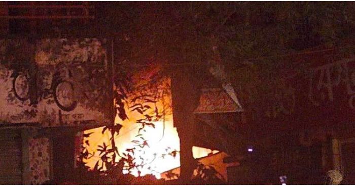 কাকরাইলে গ্যারেজে ভয়ংকর অগ্নিকাণ্ড