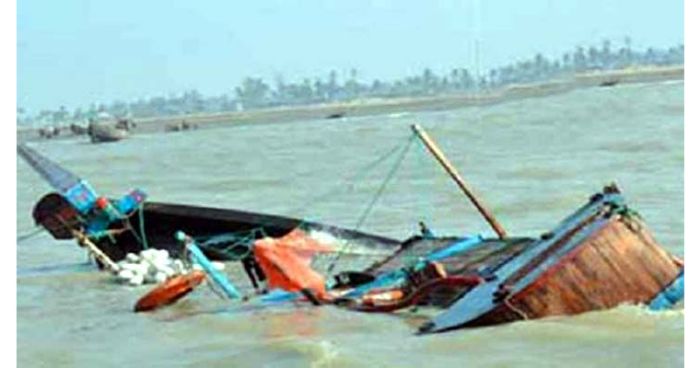 বরগুনায়,বঙ্গোপসাগরে ট্রলারডুবির ঘটনায় নিখোঁজ ৩ জেলের লাশ উদ্ধার