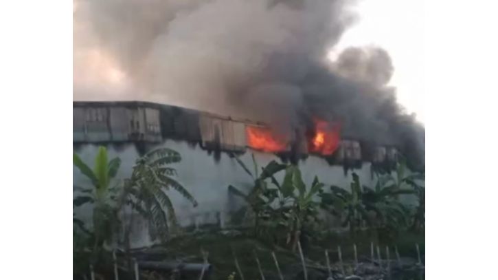 গাজীপুরে তুলার গুদামে ভয়াবহ আগুন, নিয়ন্ত্রণে ৩ ইউনিট