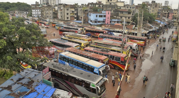 গণপরিবহনে কমেছে যাত্রীর সংখ্যা