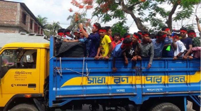 উচ্চশব্দে হিন্দি গান বাজিয়ে পিকআপে মহড়া অতঃপর জরিমানা