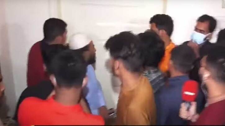  মধ্যরাতে তানভীর ইমামের বাড়ি বলে শতাধিক ব্যক্তির তল্লাশি  