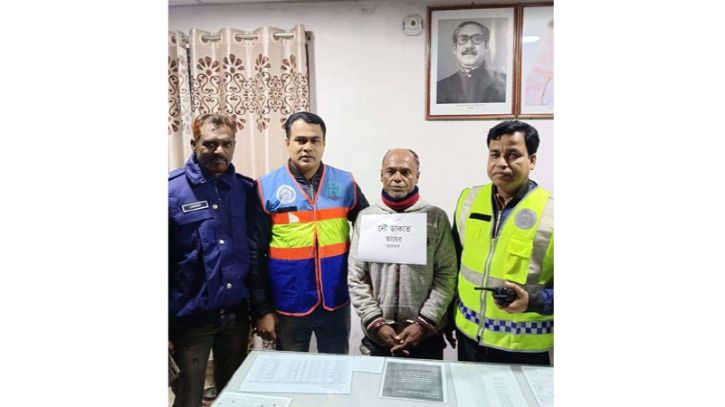 ভৈরবে ১২ মামলার আসামি নৌ-ডাকাত গ্রেফতার