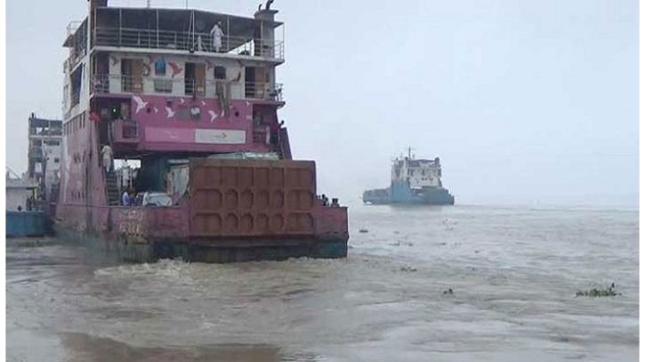পদ্মায় তীব্র স্রোতে শিমুলিয়ায় ফেরি চলাচল বন্ধ