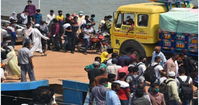 ঘরমুখো মানুষের চাপ ক্রমশ বাড়ছে পাটুরিয়ায়