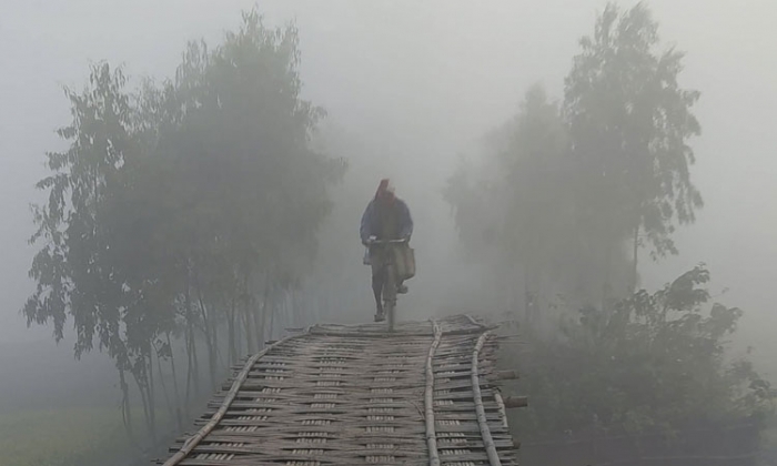 সারাদেশে জেঁকে বসেছে শীত