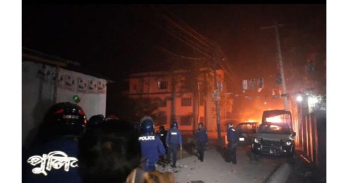 গাইবান্ধায় নির্বাচনকে কেন্দ্র করে পুলিশের সাথে সংঘর্ষ
