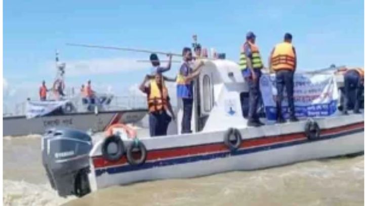 শরীয়তপুরে ইলিশ রক্ষা অভিযানে নৌ-পুলিশের ওপর হামলা, আটক ৬