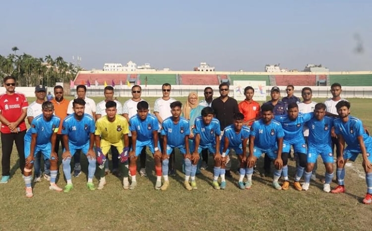 চাঁদপুর জেলা প্রশাসক গোল্ডকাপ ফুটবল টুর্নামেন্টে চ্যাম্পিয়ন মতলব