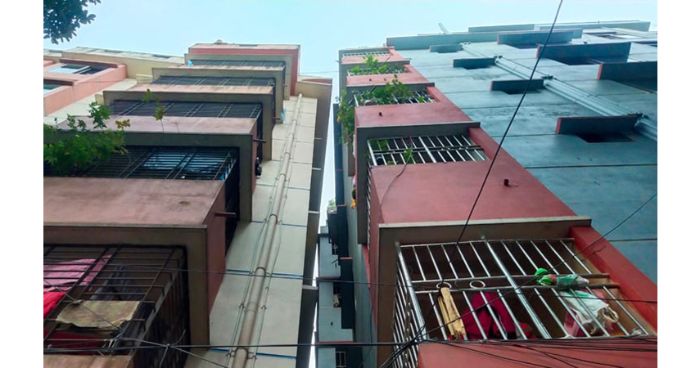 সিলেটে ভূমিকম্পে হেলে পড়েছে দুই বহুতল ভবন