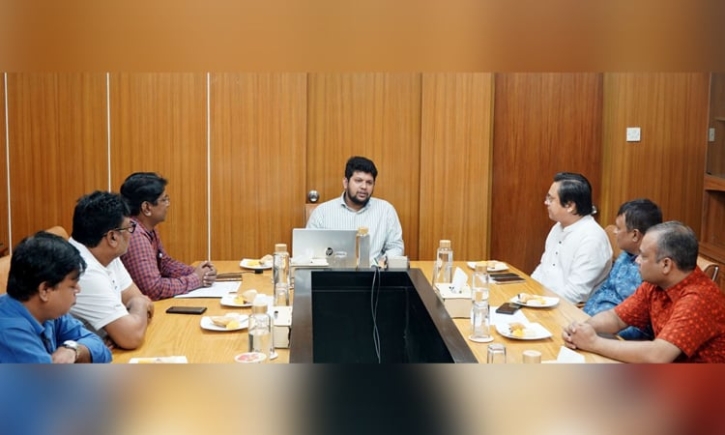 তথ্য ও সম্প্রচার উপদেষ্টার সঙ্গে বাংলাদেশ সেক্রেটারিয়েট রিপোর্টার
