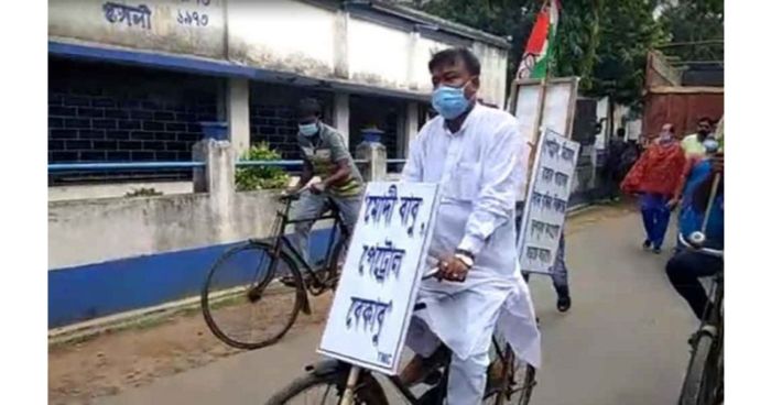 পেট্রোলের দাম বৃদ্ধির প্রতিবাদ জানালেন পশ্চিমবঙ্গের শ্রমমন্ত্রী