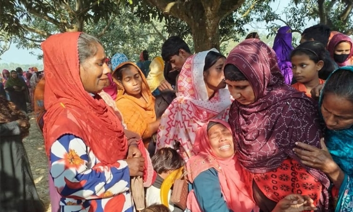 রাজশাহীতে নলকূপের গর্তে পড়ে মারা যাওয়া শিশু সাজিদের দাফন সম্পন্ন