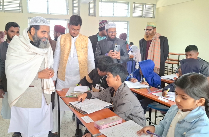 নওগাঁয় জাতীয় মেধাবৃত্তি পরীক্ষায় অংশ নিলো ৪৫০ শিক্ষার্থী