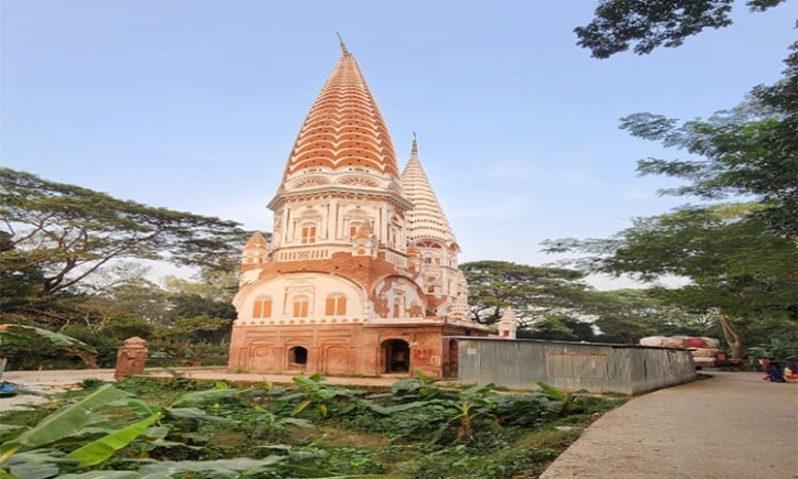 মুন্সীগঞ্জের সোনারংয়ে জোড়ামঠ কালের সাক্ষী হয়ে দাঁড়িয়ে আছে