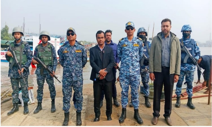 মোংলায় পর্যটকবাহী জাহাজের নিরাপত্তায় যৌথ বাহিনীর অভিযান