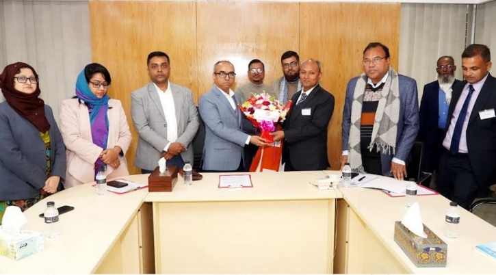 খুলনায় যোগদানকৃত ২৭তম বিসিএস ক্যাডারদের ওরিয়েন্টেশন অনুষ্ঠিত