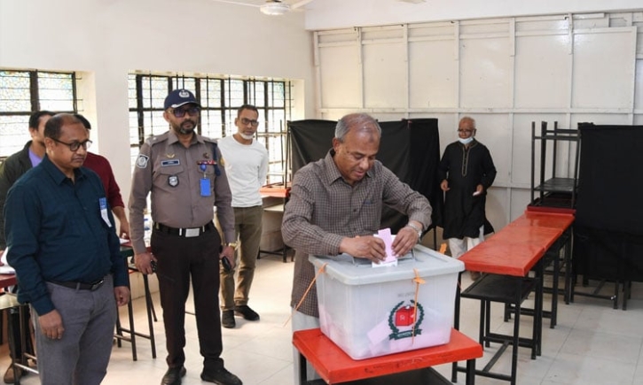 সুষ্ঠু পরিবেশে নির্বাচন অনুষ্ঠিত হচ্ছে স্বরাষ্ট্র উপদেষ্টা