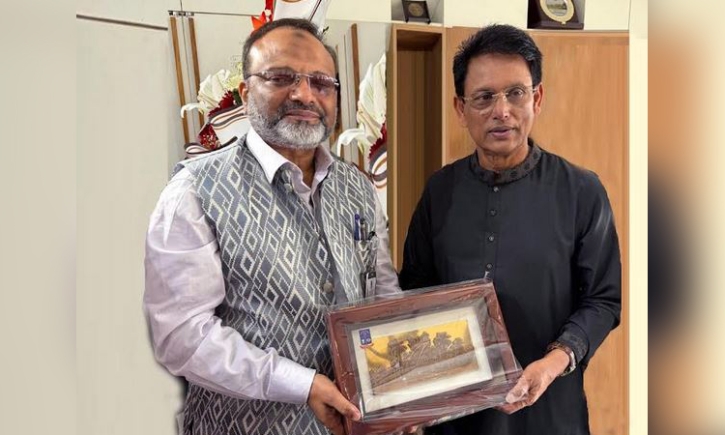 শিক্ষামন্ত্রীর সঙ্গে ঢাবি উপাচার্যের সৌজন্য সাক্ষাৎ