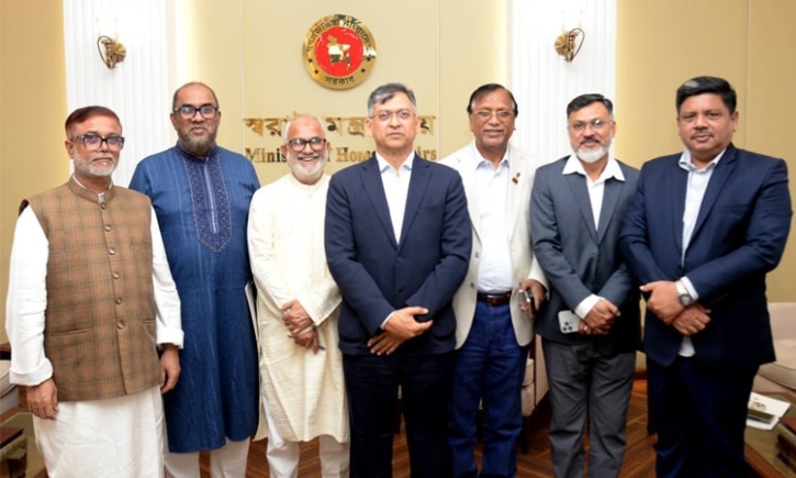 স্বরাষ্ট্রমন্ত্রীর সঙ্গে নবনিযুক্ত ছয় সিটি প্রশাসকের সৌজন্য সাক্ষ
