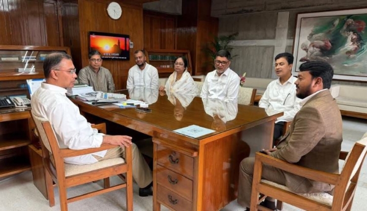 প্রধানমন্ত্রীর সঙ্গে সৌজন্য সাক্ষাৎ করেছেন ৫ সিটি কর্পোরেশনের নত