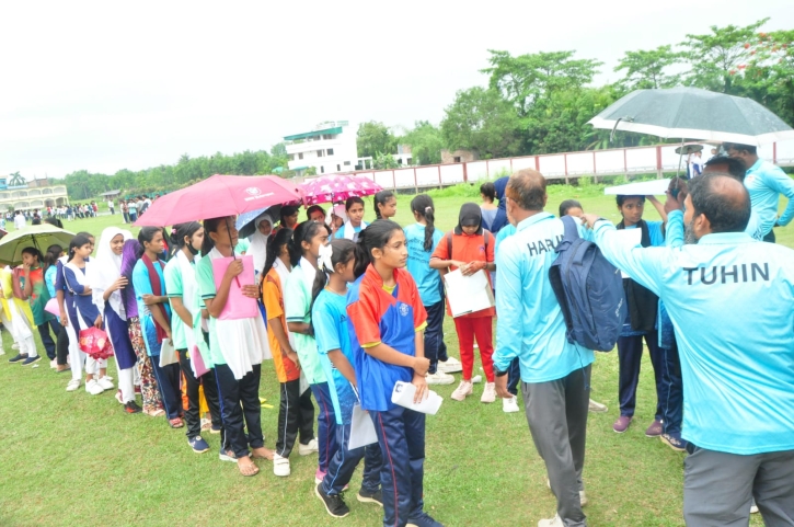 নাটোরে ‘নতুন কুঁড়ি স্পোর্টস’ কর্মসূচির বাছাইয়ে অংশ নিয়েছে :